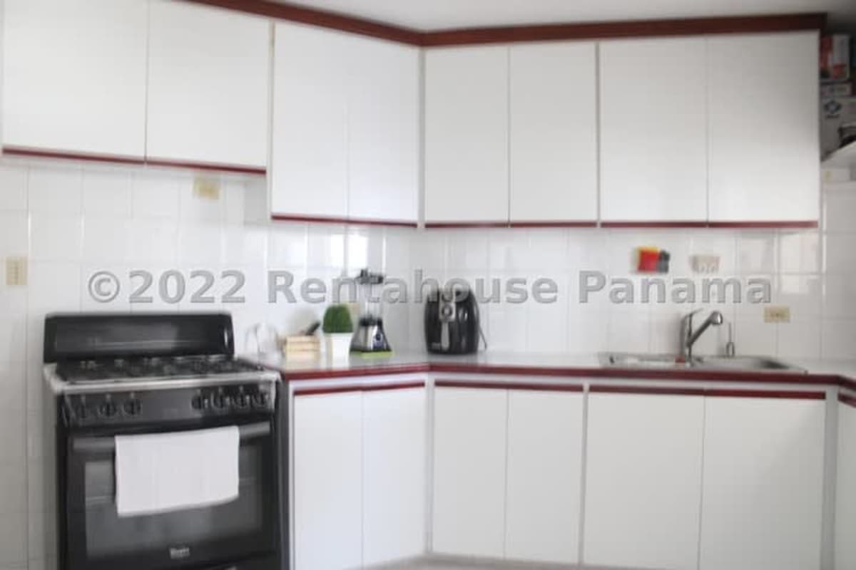 Modern kitchen L-shaped with cabinets, appliances, tile backsplash PH Marbella 25 Panama