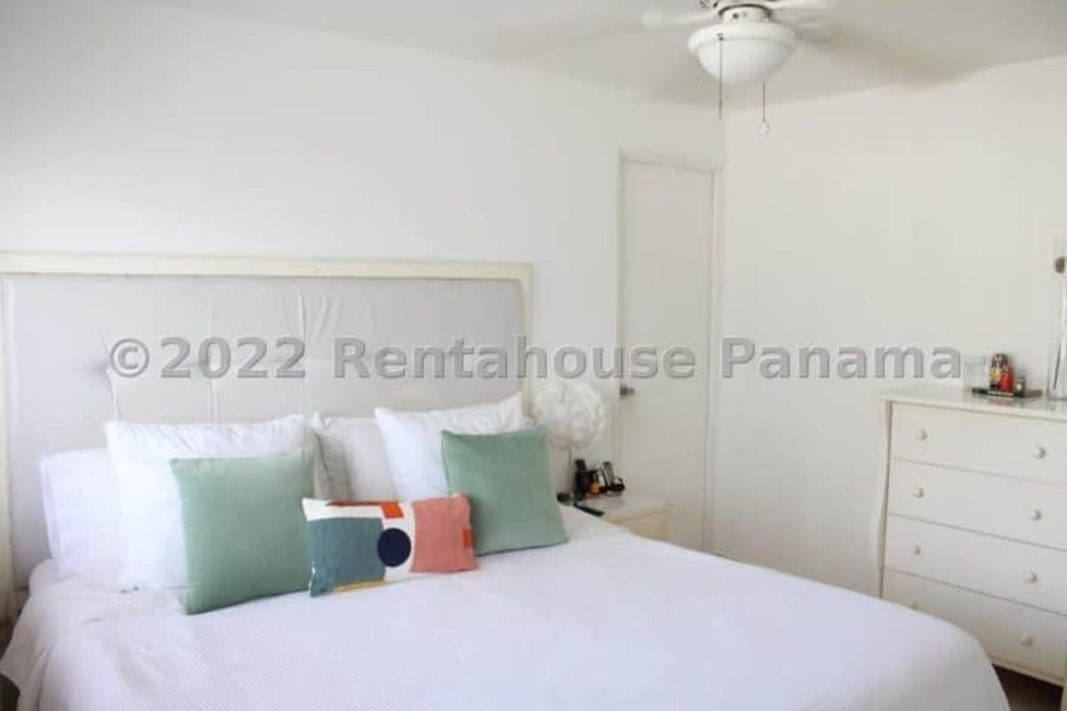 Bright bedroom with ceiling fan, large bed, colorful accents in PH Marbella 25 Panama City