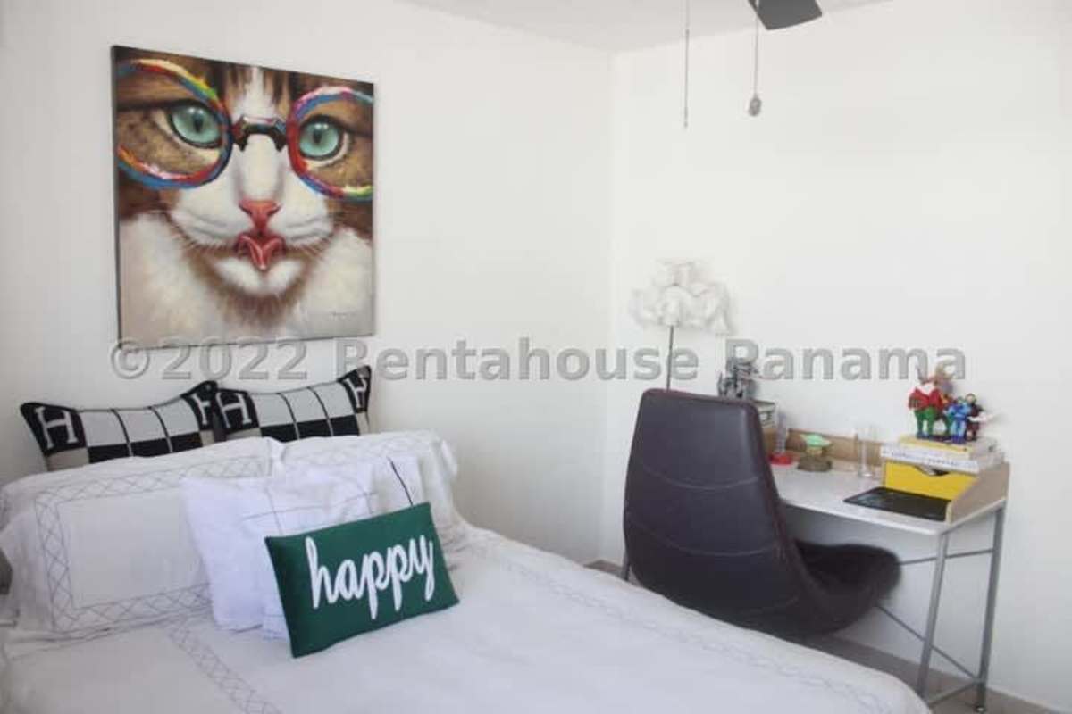Bedroom with colorful wall art, ceiling fan, work desk PH Marbella 25 Panama City