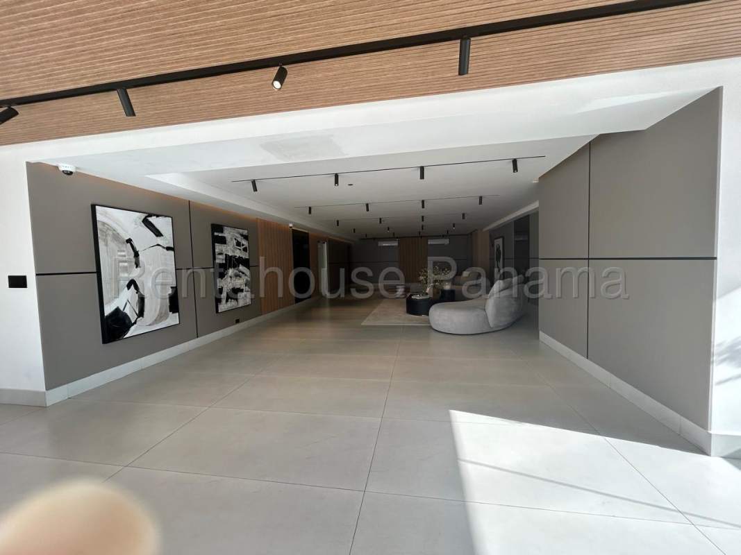 Building lobby with minimalist furniture PH Bahia del Golf Coco del Mar