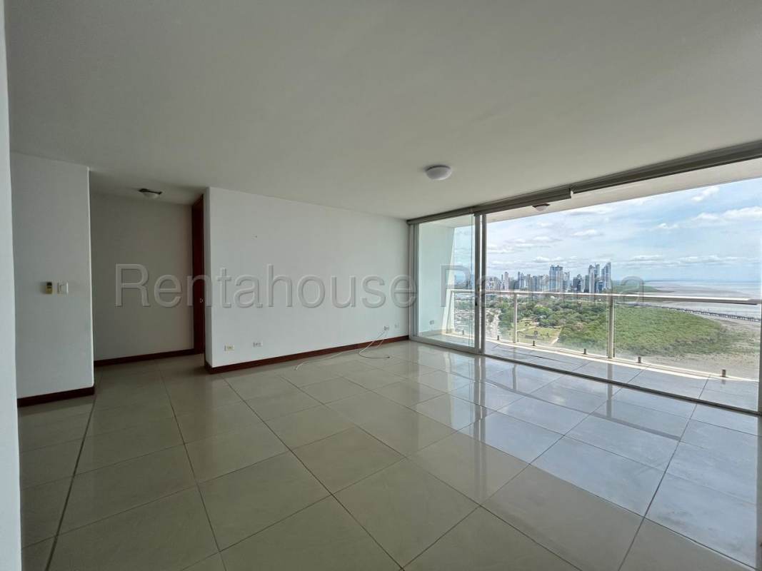 Spacious living room with large windows and balcony oceanview in PH Bahia del Golf Panama