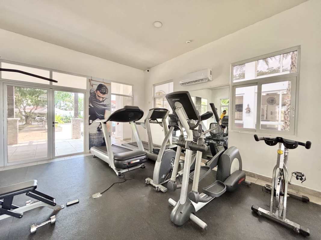 Large master bedroom with balcony access at house for sale in Quintas de Versalles Panama