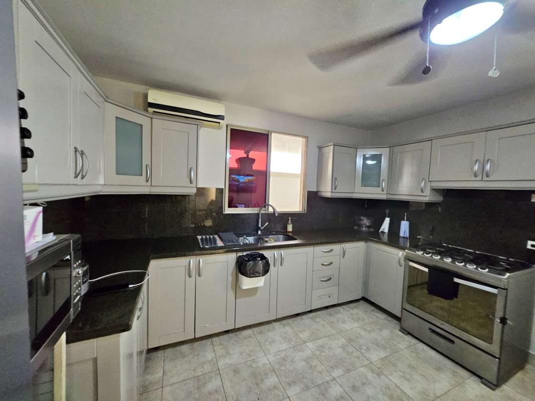 Modern kitchen with granite countertops, stainless appliances in house for rent Paseo Dorado Panama