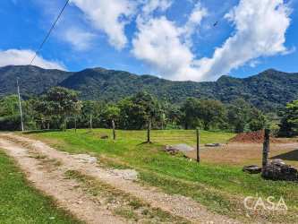House with covered parking, metal shed, mountain view yard in countryside Gualaca Chiriquí