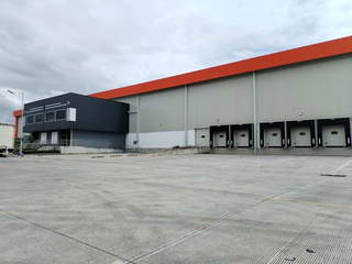 Commercial Industrial Warehouse for Lease/Sale in 24 de Diciembre - 0 bedrooms