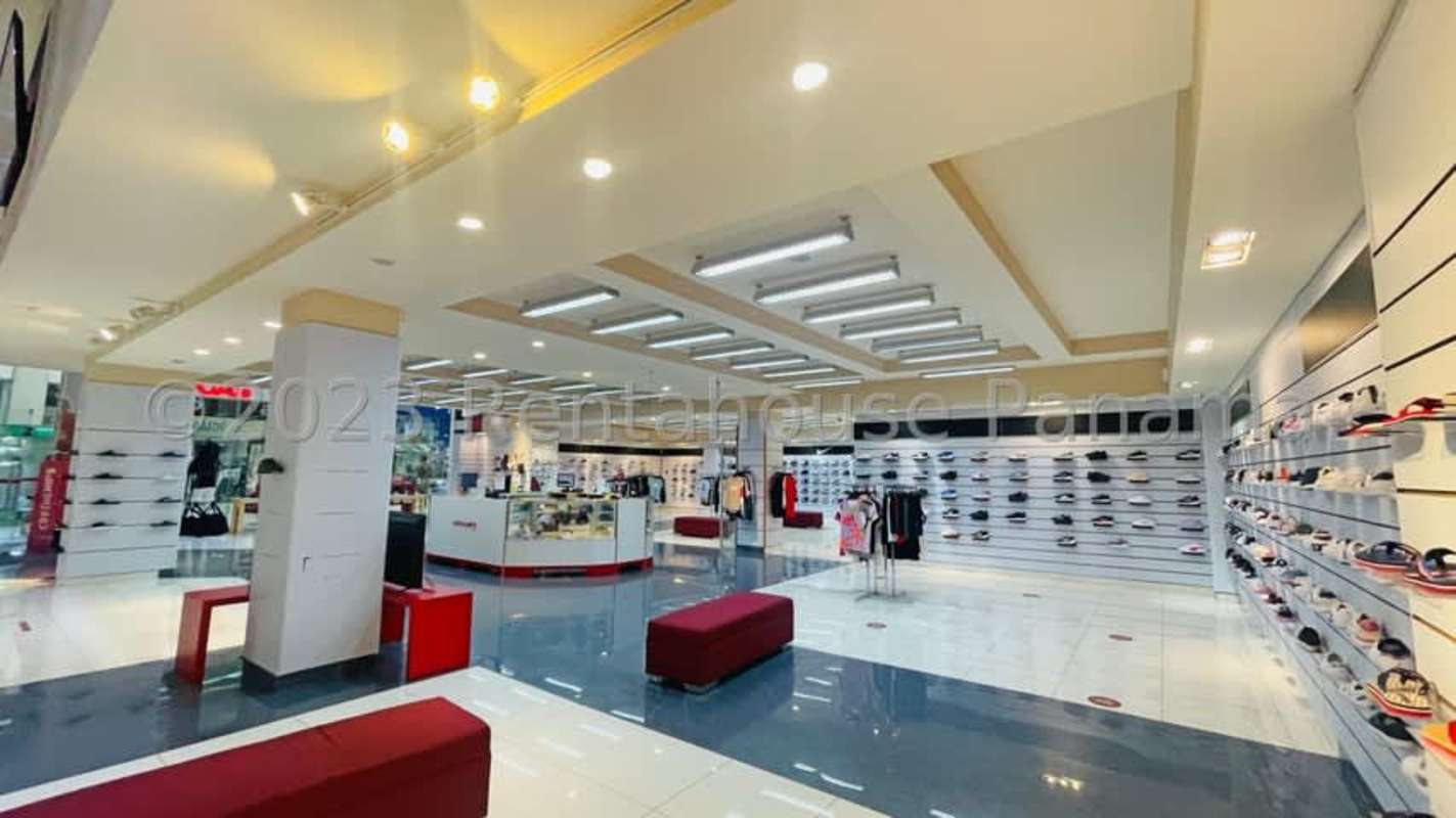 Retail floor with bright lighting, display racks and tiled finishes 24 de Diciembre
