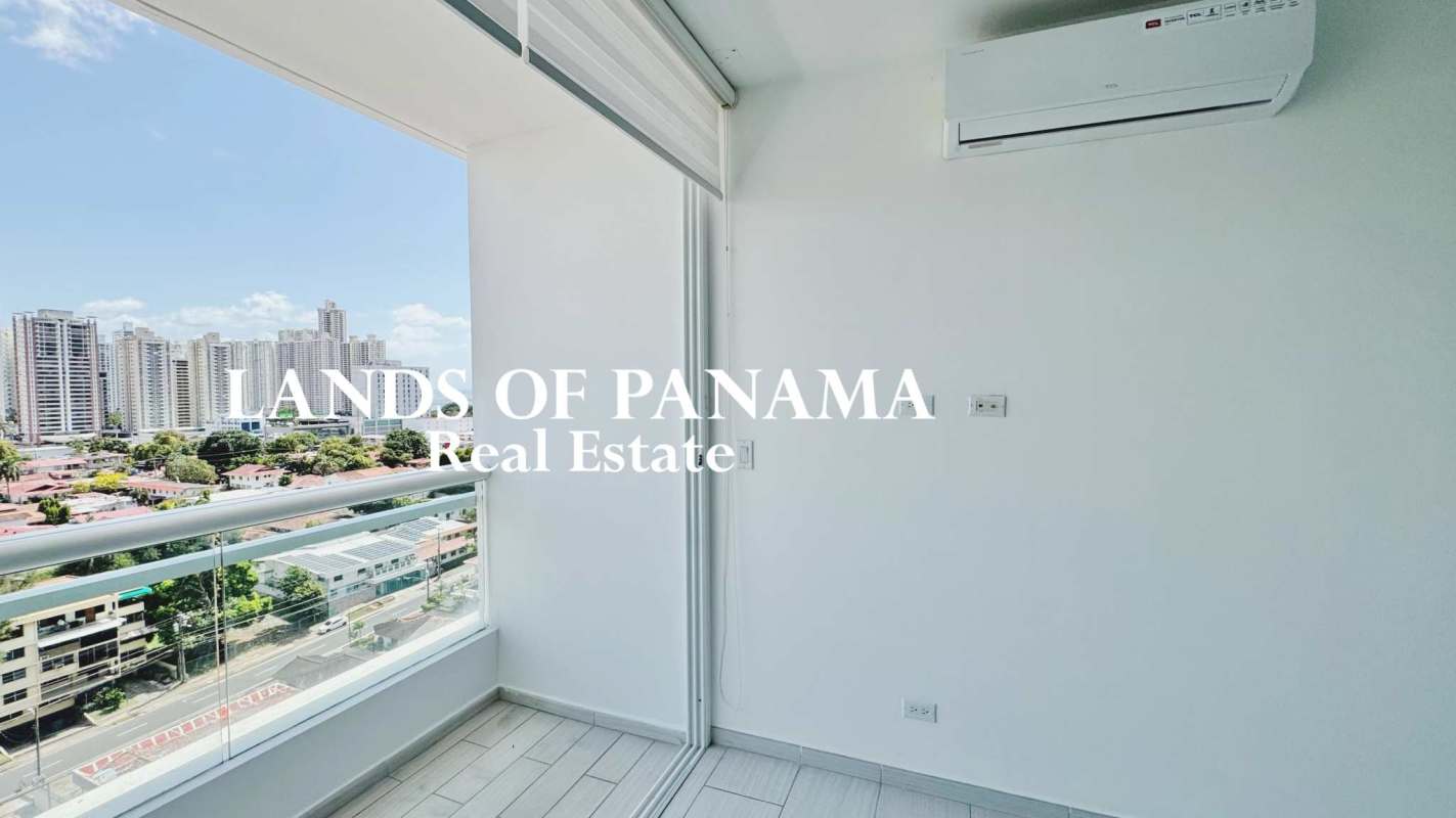 Large balcony with glass railing showcasing panoramic Panama City skyline at PH The Towers