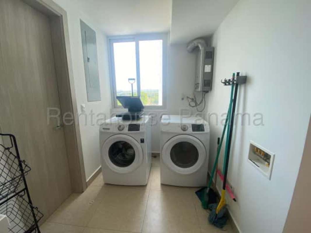 Spacious master bedroom with large windows at PH Clayton Park II Clayton Panama