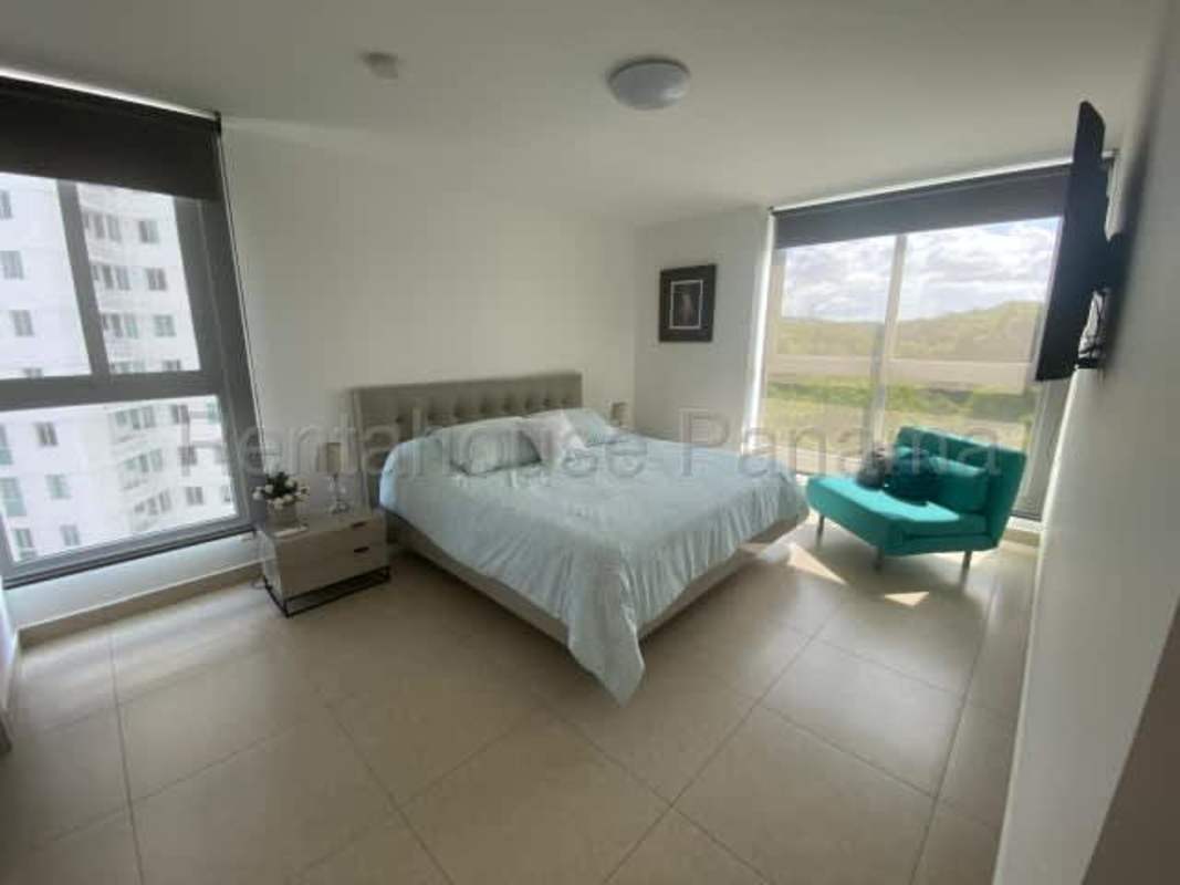 Modern kitchen with granite counters and breakfast bar in apartment PH Clayton Park II Panama