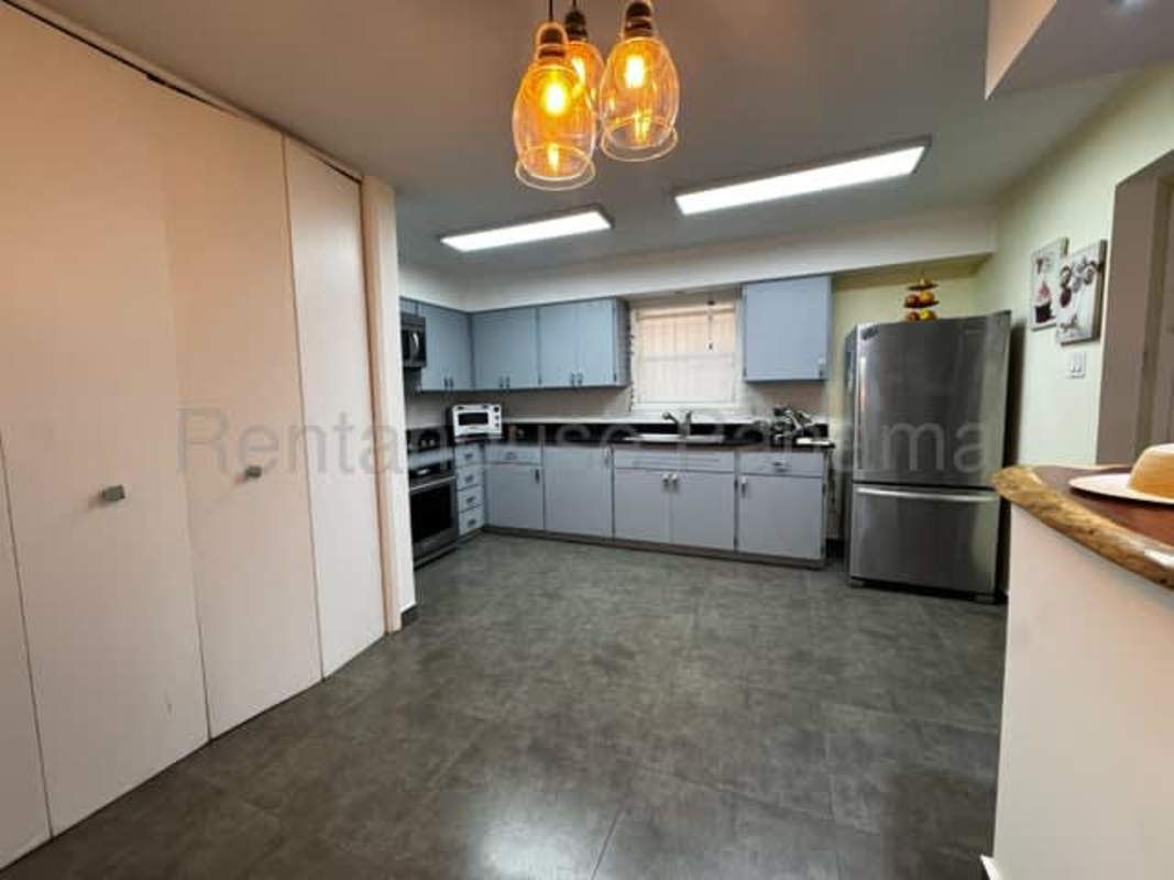 Large living room with access to balcony at PH Edificio 920 Clayton Panama