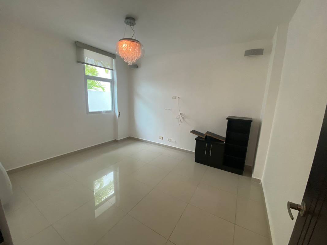 Spacious bathroom with jacuzzi tub, shower and double vanity in Costa Sur Panama