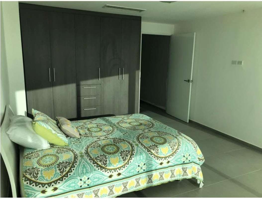 Modern kitchen with granite countertops and appliances PH Yacht Club Avenida Balboa