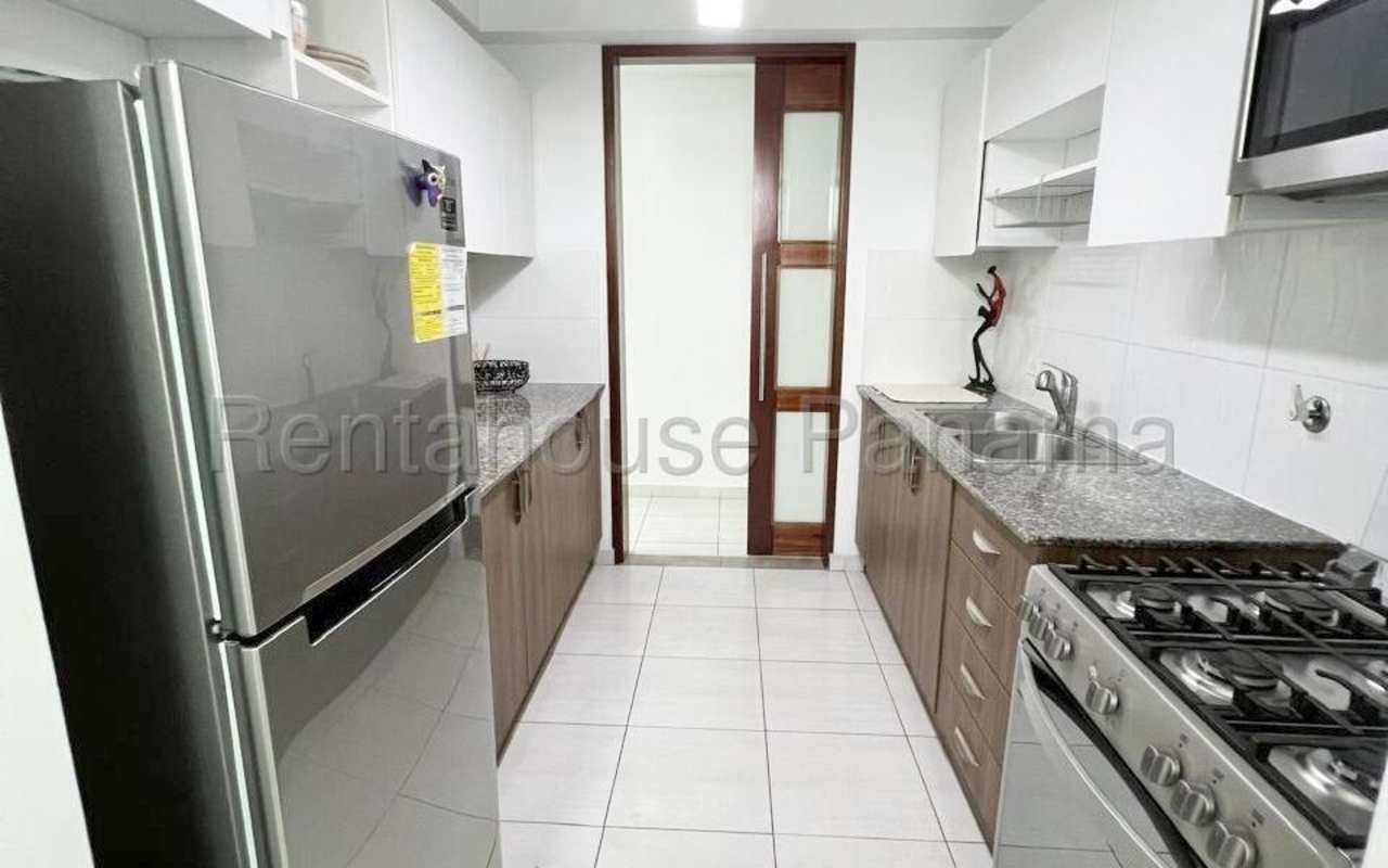 Fully equipped kitchen with granite countertops, stainless appliances PH Trinity El Carmen Panama