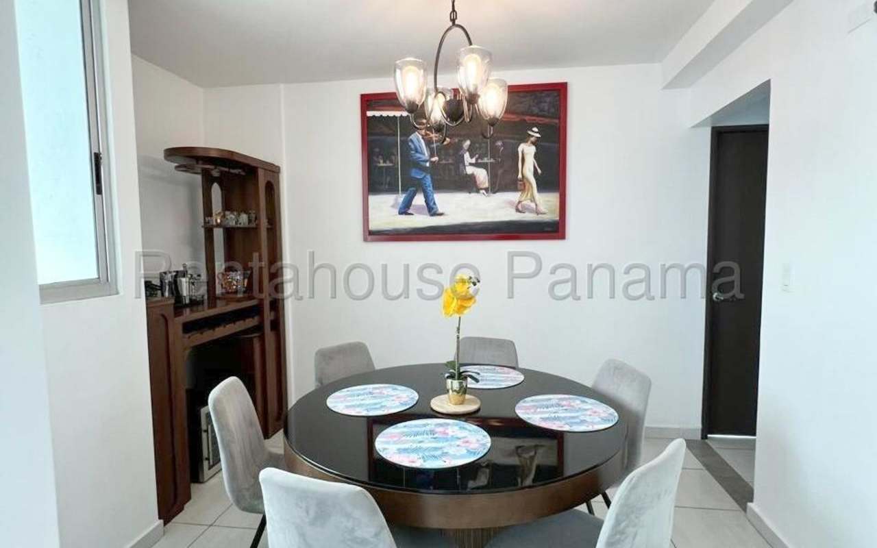 Contemporary dining area with modern furniture in PH Trinity El Carmen Panama