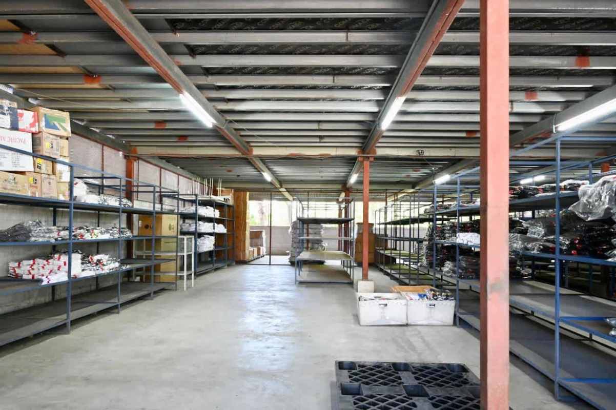 Office with AC, blinds, desk and equipment inside commercial warehouse in Pueblo Nuevo Panama