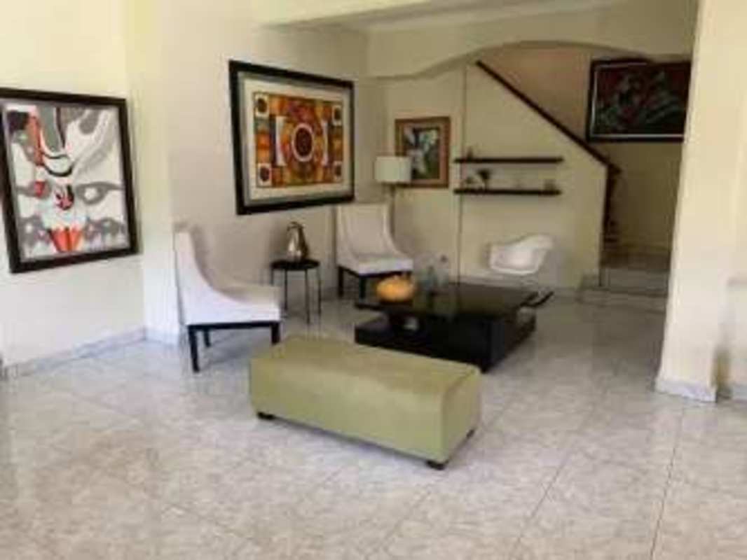 Spacious 4BR House with Office & Terrace in Albrook