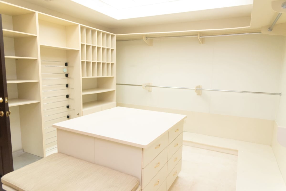 Spacious walk-in closet built-in shelving drawers PH Panamar Coco del Mar Panama City