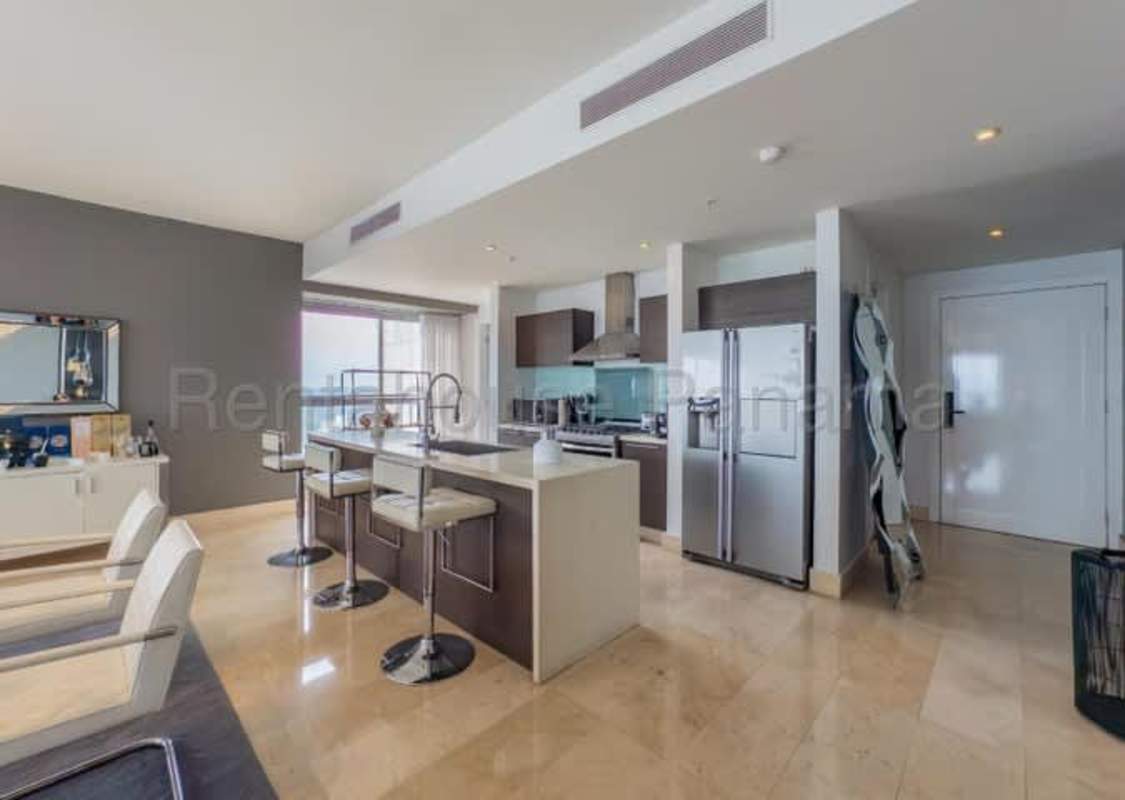 Rooftop infinity pool with ocean view PH BICSA Avenida Balboa Panama