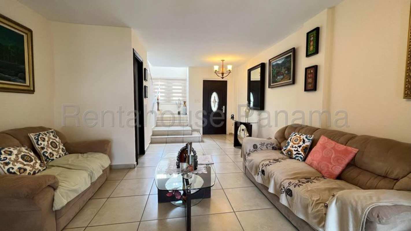 Bedroom with tile floors, split AC, closet, neutral decor in Brisas del Golf house Panama