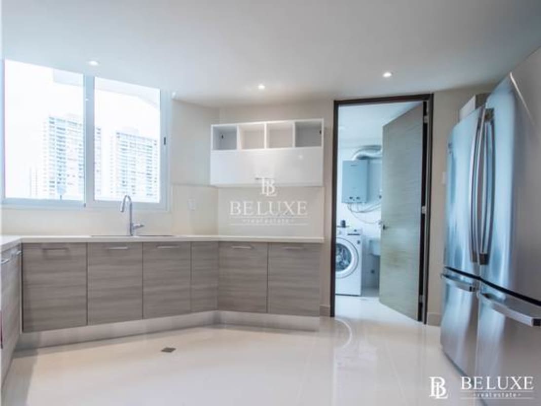 Dining room with sea views and modern furniture at PH The Regent Panama City