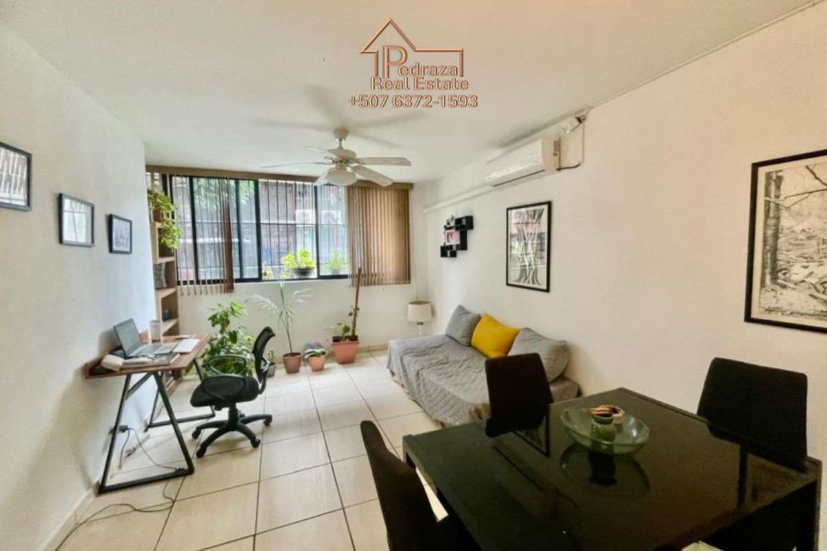 Bedroom with split AC, built-in closet, window PH Villa del Sol El Carmen Panama