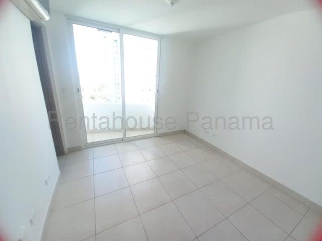 Bedroom with split AC, glass sliding door to balcony, ceramic tile floor PH Edison Park Panama