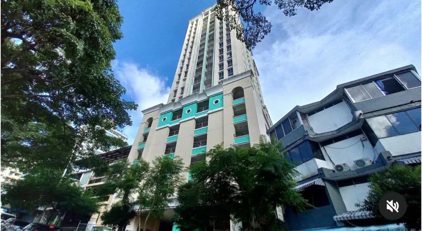 High-rise condominium building with balconies PH Plaza 77 Panama