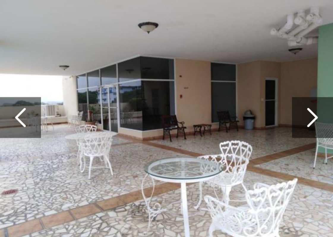 Bathroom with walk-in shower and beige tiles in PH Plaza 77 Via Argentina Panama