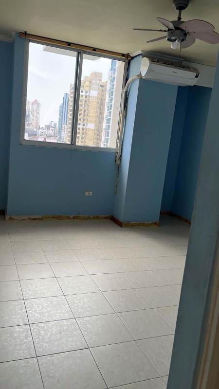 Bedroom with large window, AC and closet in PH Plaza 77 Via Argentina Panama