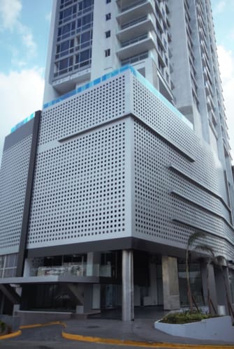 Modern condo kitchen with granite countertops and stainless steel appliances in PH Metropolitan One Panama