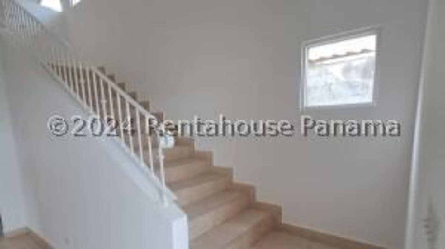 Blue surface tennis court in Villa Alta Brisas del Golf gated community Panama City