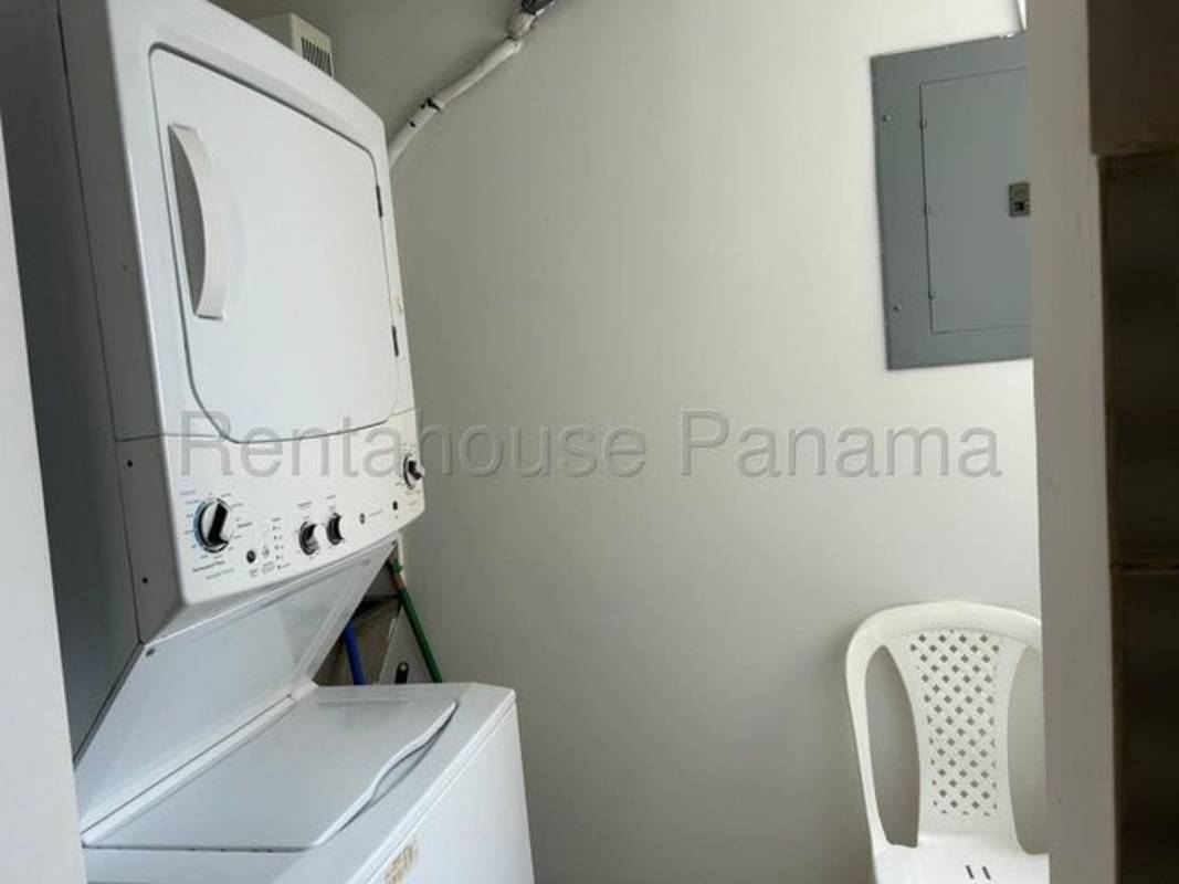 Compact kitchen with granite countertop, stove, fridge in PH Centennial Parque Lefevre Panama