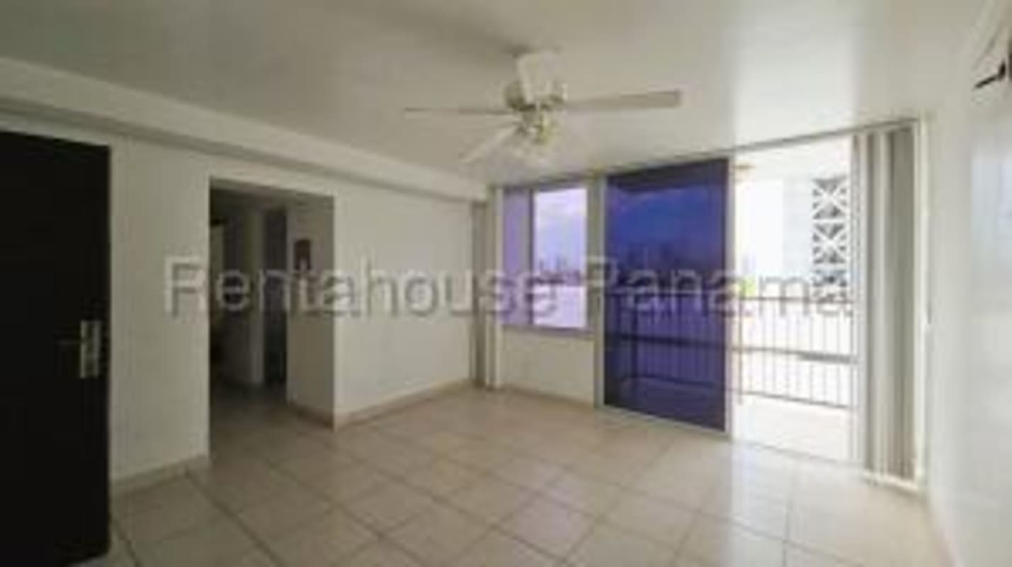 Modern high-rise apartment building PH Lefevre 75 with balconies, Parque Lefevre Panama