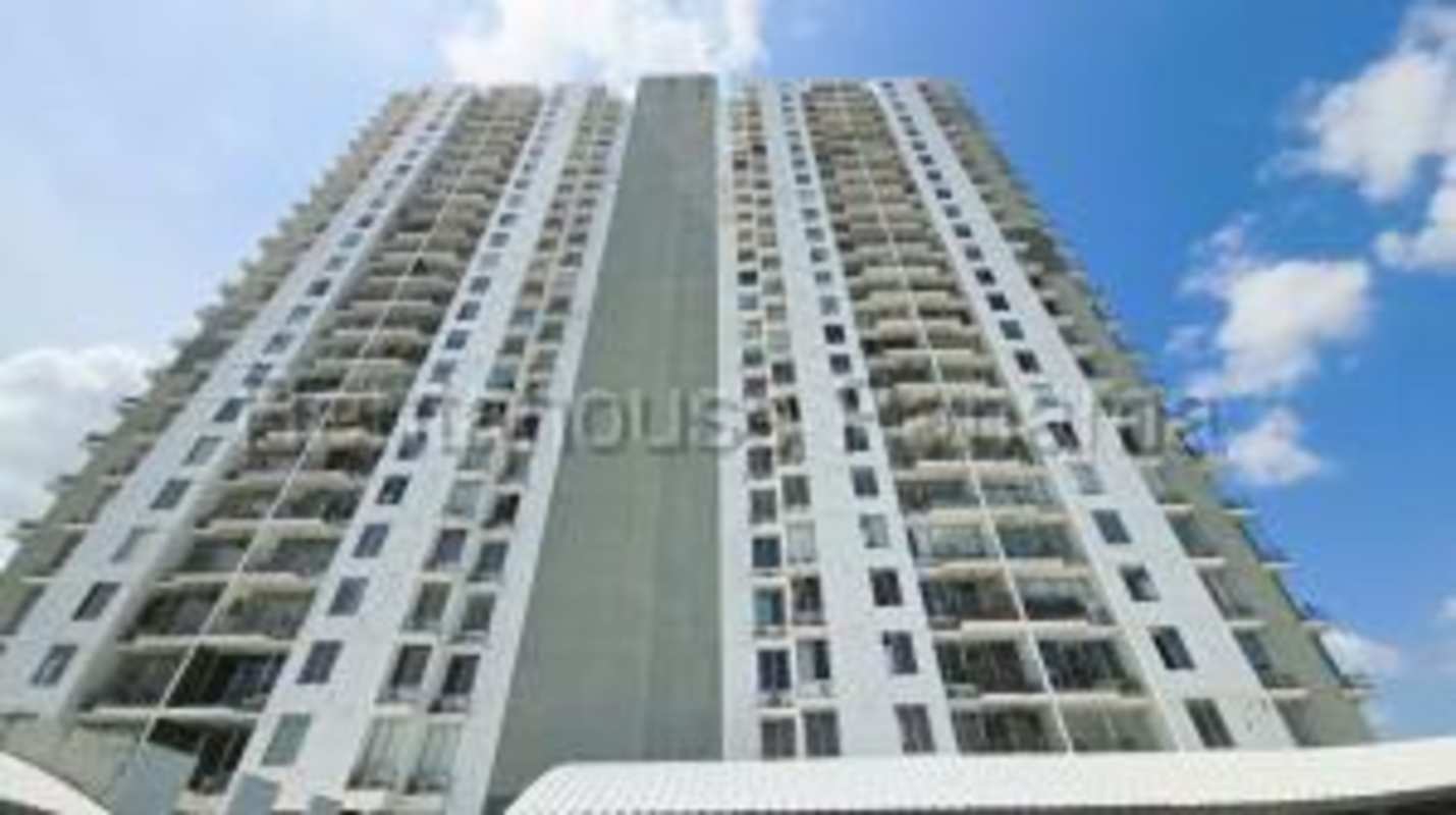 Apartment living room PH Lefevre 75 Parque Lefevre with ceiling fan and tiled floor