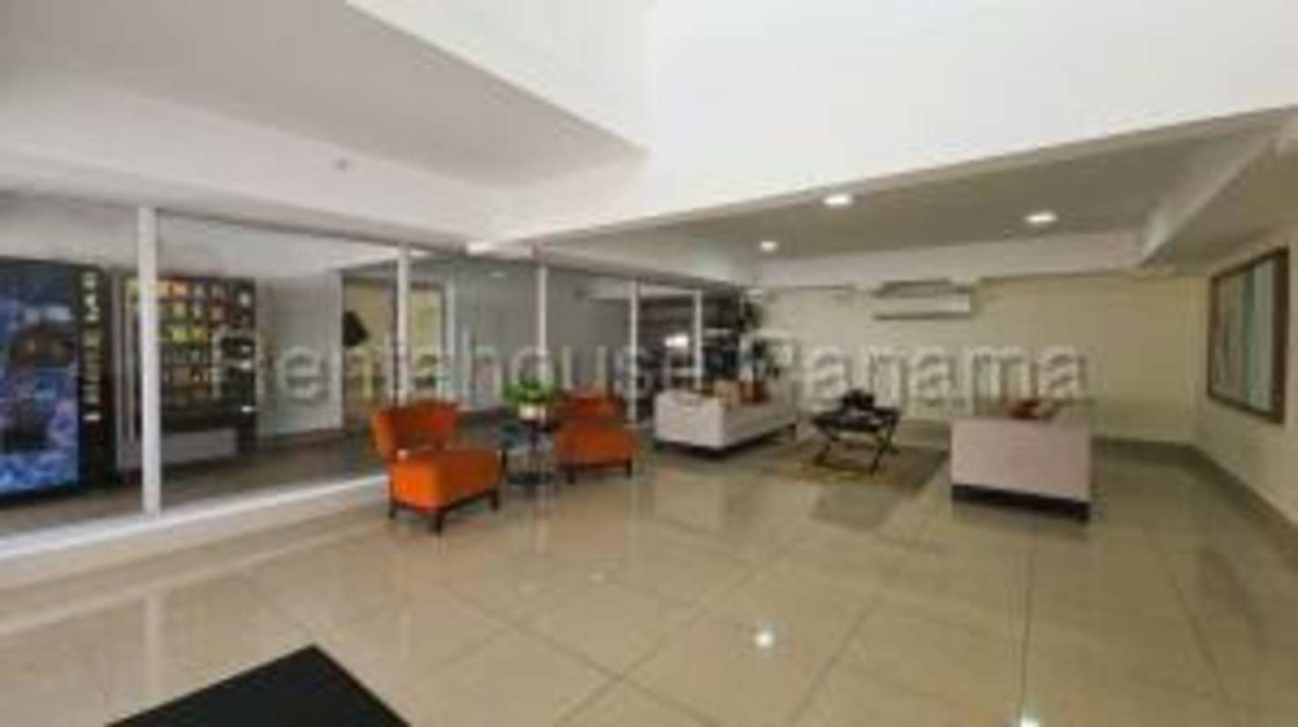 Lobby with seating, vending machines PH Lefevre 75 Panama city building