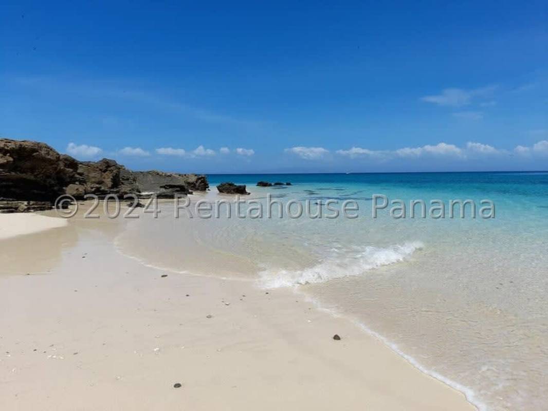 Beachfront Villa 4BR 3BA Isla Saboga Las Perlas