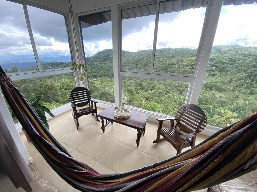 Bedroom with twin beds and mountain rustic style in agrotourism eco-lodge Panama