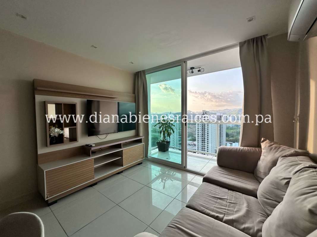 Open balcony views of city skyline and mountains in Panama City Condado del Rey