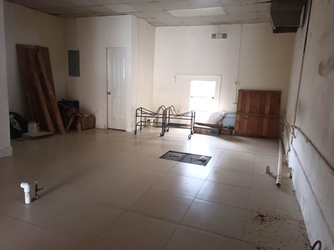 Spacious mezzanine interior ideal for extra office or storage in retail plaza Panama City