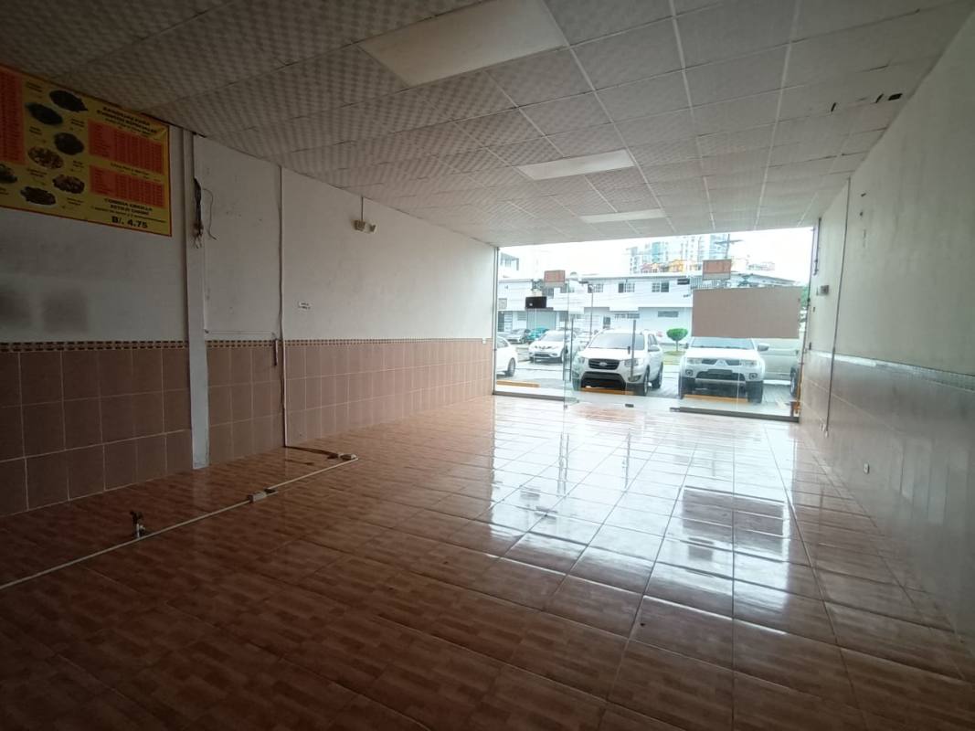 Commercial Space for Restaurant with Gas in Plaza Parque Lefevre