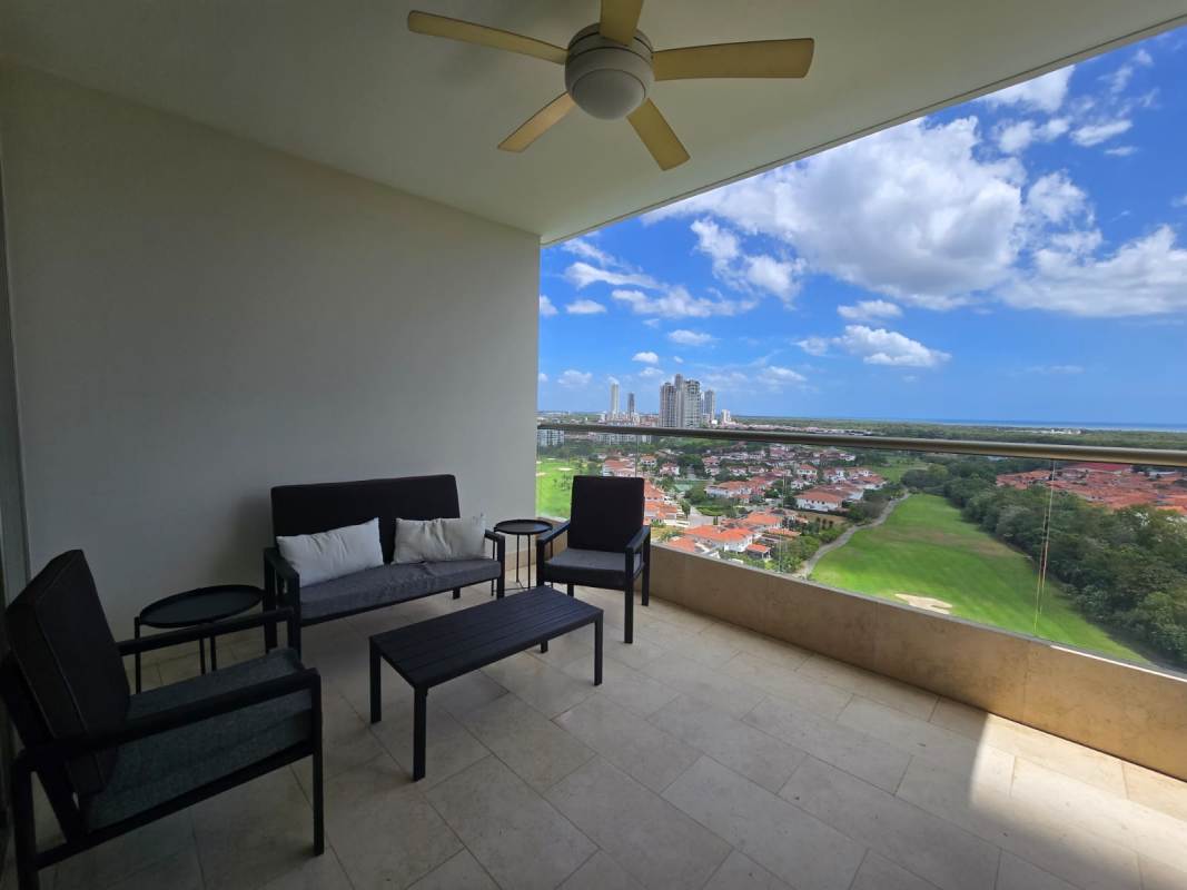 Spacious 4BR 5BA House with Tennis Court + Large Terrace El Dorado