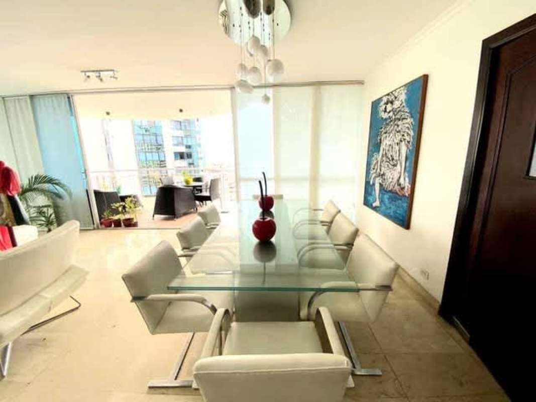 Large master bedroom with ensuite bath, walk-in closet and view in PH The Quadrant Panama