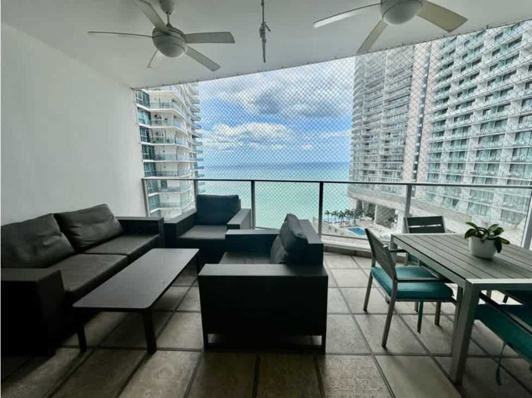 Modern twin luxury condominium high-rises of PH Pacific Village in Punta Pacífica