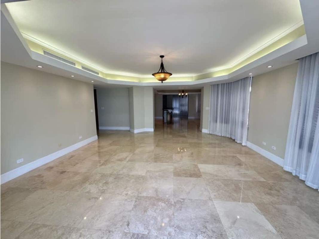 Remodeled kitchen with Viking stainless steel appliances, granite counters, wood cabinets in Punta Paitilla Regent