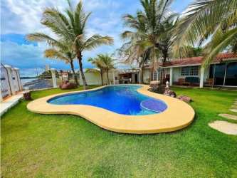 Beachfront Villa with Pool in Gorgona Panama