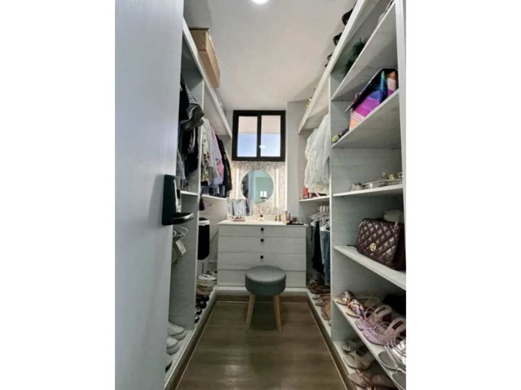 Large bedroom with window city view PH Baleares Coco del Mar Panama