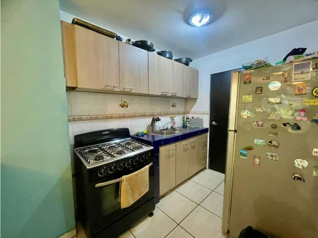 Master bedroom with window, tile floor, closet PH El Carmen Panama City