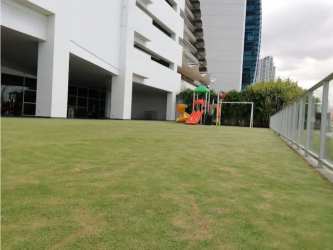 Modern kitchen with granite countertops and custom cabinets in PH Oasis Punta Pacífica Panama