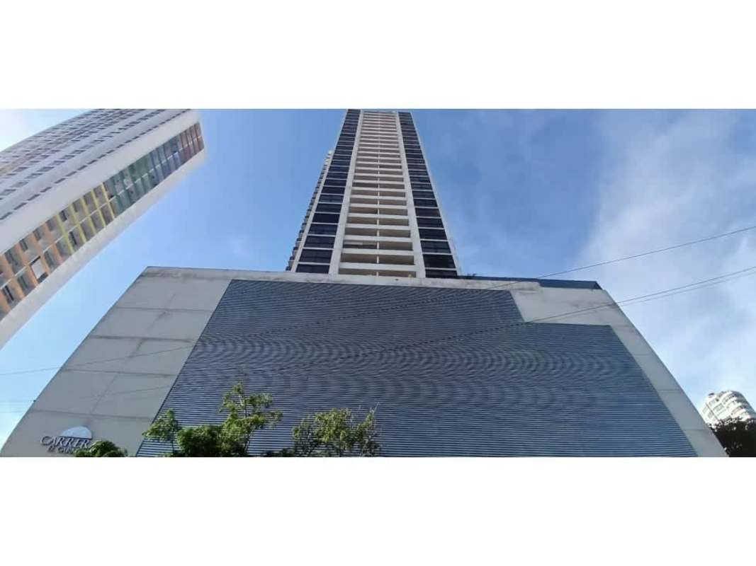 Bright master bedroom with AC, built-in closet, city skyline view in PH Carreras Panama