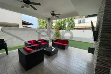 Covered terrace with seating, TV, stone accent, artificial turf in Woodlands Panama Pacifico